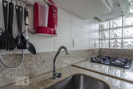Cozinha de casa para alugar com 2 quartos, 84m² em Santa Tereza, Belo Horizonte