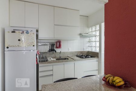 Cozinha de casa para alugar com 2 quartos, 84m² em Santa Tereza, Belo Horizonte