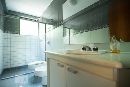 Banheiro social de apartamento à venda com 4 quartos, 190m² em Serra, Belo Horizonte