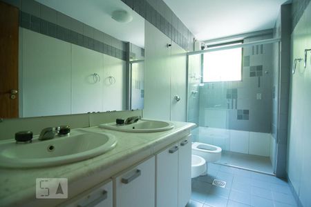 Banheiro suíte de apartamento à venda com 4 quartos, 190m² em Serra, Belo Horizonte