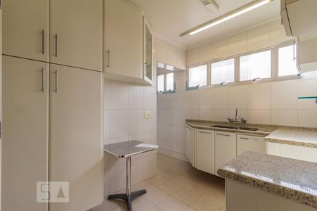 Apartamento para alugar com 77m², 2 quartos e 1 vagaCozinha