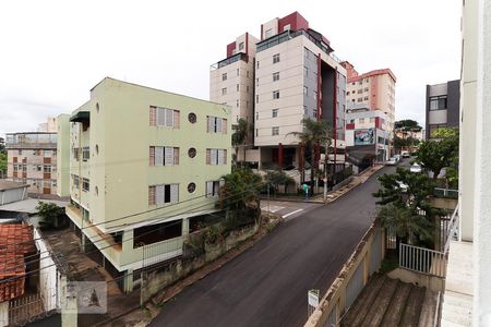 Sala de apartamento para alugar com 3 quartos, 82m² em Coração Eucarístico, Belo Horizonte