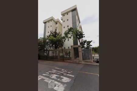 Apartamento para alugar com 82m², 3 quartos e 1 vaga Apartamento para alugar com 82m², 3 quartos e 1 vagaFachada