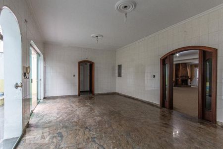 Casa à venda com 750m², 4 quartos e 6 vagas Casa à venda com 750m², 4 quartos e 6 vagasCozinha