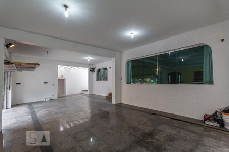 Casa à venda com 750m², 4 quartos e 6 vagas Casa à venda com 750m², 4 quartos e 6 vagasFrente /Vagas de garagem