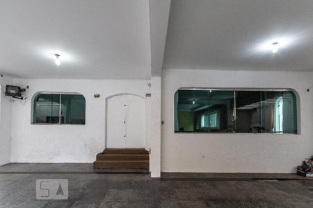 Casa à venda com 750m², 4 quartos e 6 vagas Casa à venda com 750m², 4 quartos e 6 vagasFrente /Vagas de garagem