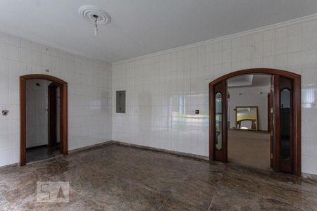 Casa à venda com 750m², 4 quartos e 6 vagas Casa à venda com 750m², 4 quartos e 6 vagasCozinha
