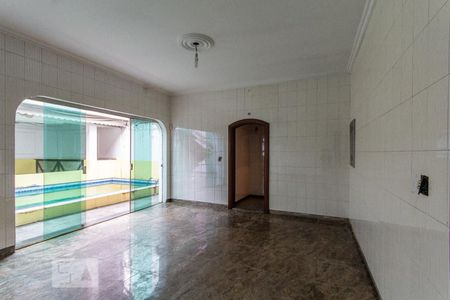 Casa à venda com 750m², 4 quartos e 6 vagas Casa à venda com 750m², 4 quartos e 6 vagasCozinha