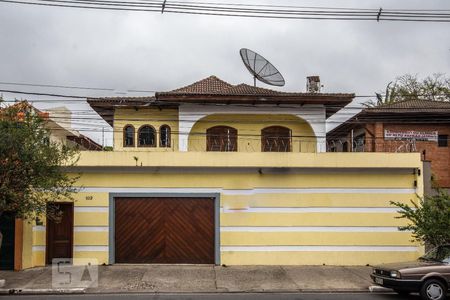 Casa à venda com 750m², 4 quartos e 6 vagas Casa à venda com 750m², 4 quartos e 6 vagasFachada