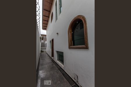 Casa à venda com 750m², 4 quartos e 6 vagas Casa à venda com 750m², 4 quartos e 6 vagasCorredor social