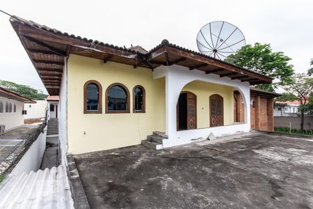 Casa à venda com 750m², 4 quartos e 6 vagas Casa à venda com 750m², 4 quartos e 6 vagasSuíte 2 (área externa)