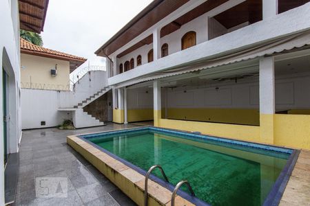 Casa à venda com 750m², 4 quartos e 6 vagas Casa à venda com 750m², 4 quartos e 6 vagasPiscina