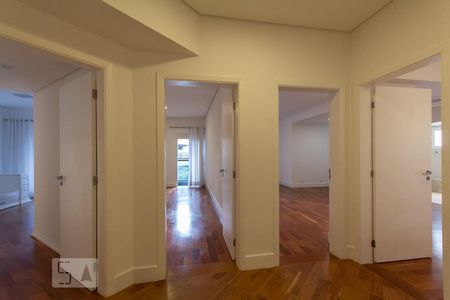 Apartamento à venda com 430m², 4 quartos e 5 vagasAcesso ás suítes