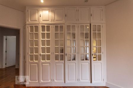 Apartamento à venda com 430m², 4 quartos e 5 vagasSuíte 2 (armário)