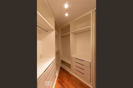 Apartamento à venda com 430m², 4 quartos e 5 vagasSuíte Máster (closet)