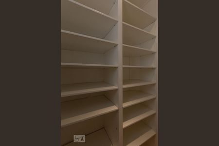 Apartamento à venda com 430m², 4 quartos e 5 vagasSuíte 1 (closet)