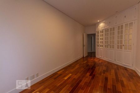 Apartamento à venda com 430m², 4 quartos e 5 vagasSuíte 2