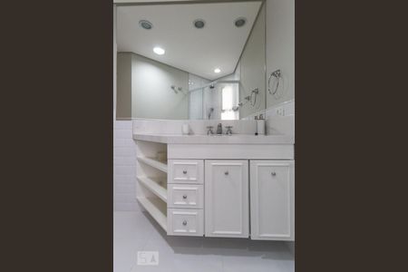 Apartamento à venda com 200m², 3 quartos e 4 vagas Apartamento à venda com 200m², 3 quartos e 4 vagasSuíte 1