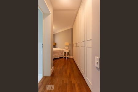 Apartamento à venda com 200m², 3 quartos e 4 vagas Apartamento à venda com 200m², 3 quartos e 4 vagasCorredor (suíte 1)