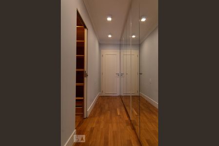 Apartamento à venda com 200m², 3 quartos e 4 vagas Apartamento à venda com 200m², 3 quartos e 4 vagasEntrada ( suíte 2)