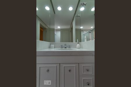 Apartamento à venda com 200m², 3 quartos e 4 vagas Apartamento à venda com 200m², 3 quartos e 4 vagasSuíte 3