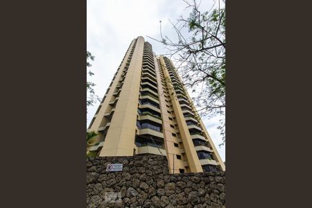 Apartamento à venda com 200m², 3 quartos e 4 vagas Apartamento à venda com 200m², 3 quartos e 4 vagasFachada