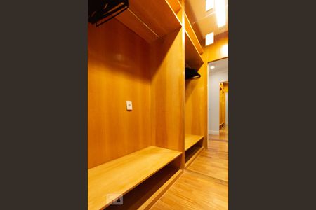 Apartamento à venda com 200m², 3 quartos e 4 vagas Apartamento à venda com 200m², 3 quartos e 4 vagasSuíte 2 (closet)