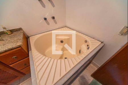 Apartamento à venda com 150m², 3 quartos e 2 vagas Apartamento à venda com 150m², 3 quartos e 2 vagasBanheira