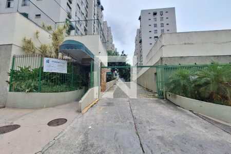 Apartamento para alugar com 64m², 2 quartos e 1 vagaFachada e portaria