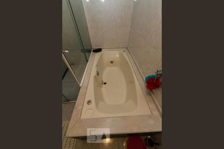 banheiro suite 01 de casa para alugar com 3 quartos, 300m² em Chácara Belenzinho, São Paulo