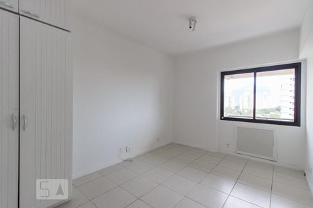 Suíte de apartamento para alugar com 2 quartos, 98m² em Barra da Tijuca, Rio de Janeiro