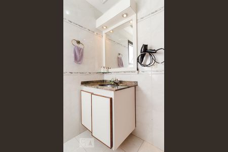 Apartamento à venda com 140m², 4 quartos e 2 vagas Apartamento à venda com 140m², 4 quartos e 2 vagasBanheiro da Suíte