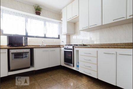 Apartamento à venda com 140m², 4 quartos e 2 vagas Apartamento à venda com 140m², 4 quartos e 2 vagasCozinha