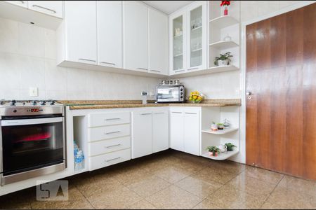 Apartamento à venda com 140m², 4 quartos e 2 vagas Apartamento à venda com 140m², 4 quartos e 2 vagasCozinha