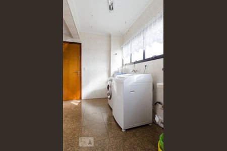 Apartamento à venda com 140m², 4 quartos e 2 vagas Apartamento à venda com 140m², 4 quartos e 2 vagasÁrea de Serviço
