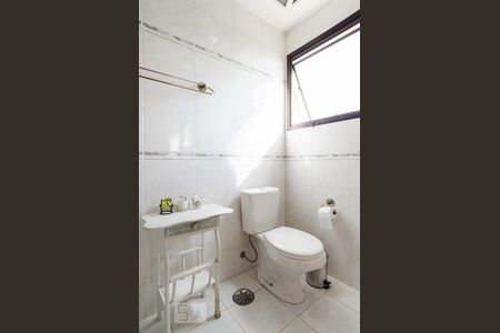 Apartamento à venda com 140m², 4 quartos e 2 vagas Apartamento à venda com 140m², 4 quartos e 2 vagasBanheiro da Suíte