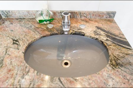 Apartamento à venda com 140m², 4 quartos e 2 vagas Apartamento à venda com 140m², 4 quartos e 2 vagasBanheiro da Suíte