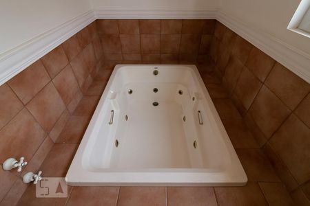 Apartamento para alugar com 380m², 3 quartos e 4 vagasDetalhe do banheiro da suíte 2