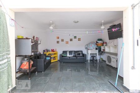 Casa à venda com 135m², 3 quartos e 4 vagasQuintal dos fundos 