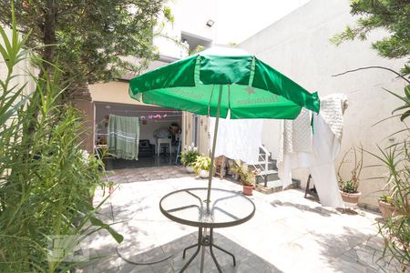 Casa à venda com 135m², 3 quartos e 4 vagasQuintal dos fundos 