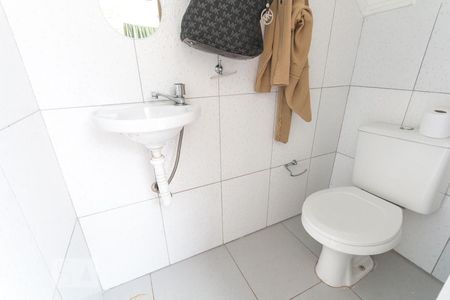 Casa à venda com 135m², 3 quartos e 4 vagasBanheiro de serviço 