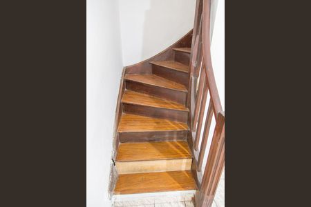 Casa à venda com 130m², 2 quartos e 1 vagaEscada