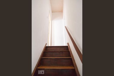 Casa à venda com 130m², 2 quartos e 1 vagaEscada