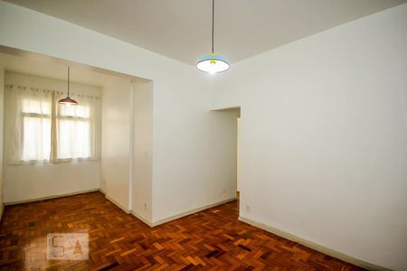 Salade Apartamento com 2 quartos, 85m² Copacabana