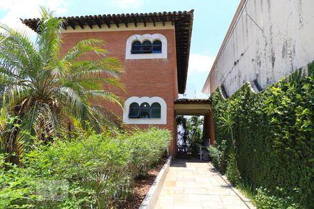 Casa à venda com 500m², 3 quartos e 4 vagasEntrada