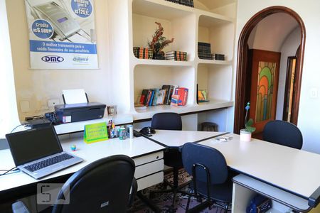 Casa à venda com 500m², 3 quartos e 4 vagasEscritório