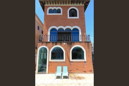 Casa à venda com 500m², 3 quartos e 4 vagasFundos da casa