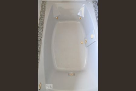 Casa à venda com 500m², 3 quartos e 4 vagasBanheiro da suíte 2