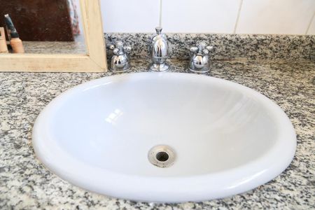 Casa à venda com 500m², 3 quartos e 4 vagasBanheiro da suíte 1