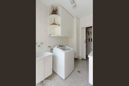 Casa para alugar com 270m², 4 quartos e 4 vagasLavanderia